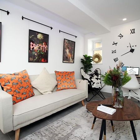 New Spacious 2 Bed Getaway - Private Courtyard! - Underfloor Heating Cardiff Kültér fotó