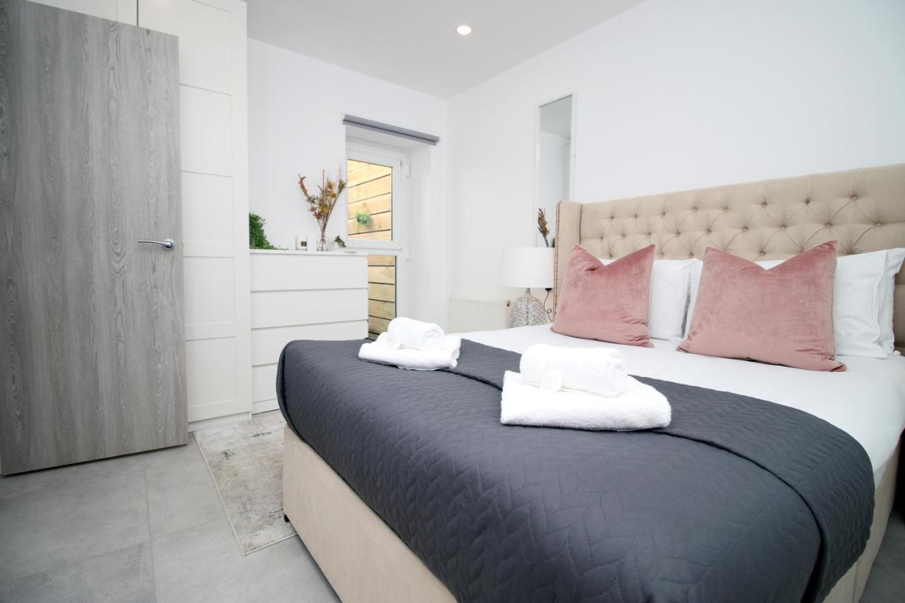 New Spacious 2 Bed Getaway - Private Courtyard! - Underfloor Heating Cardiff Kültér fotó
