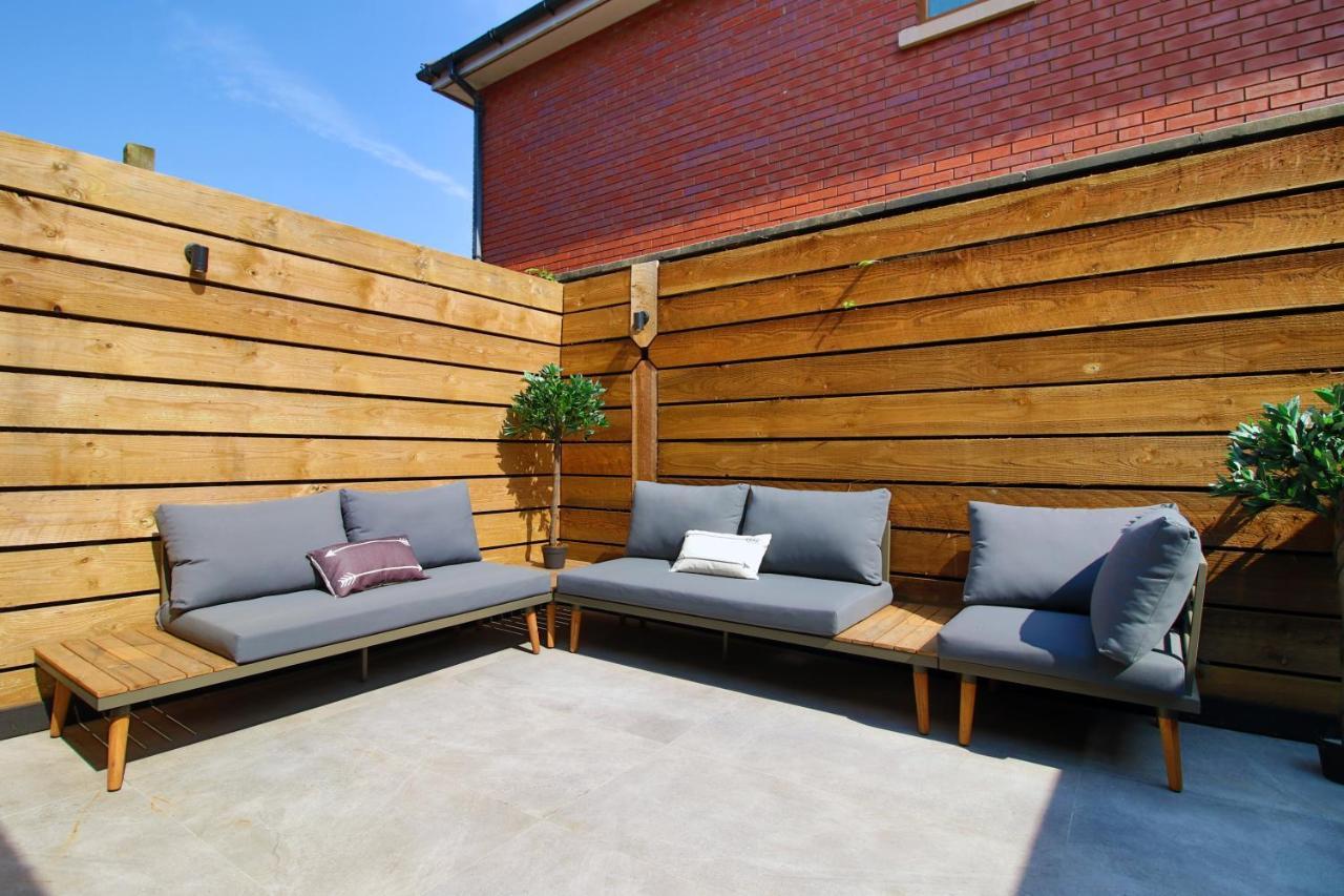 New Spacious 2 Bed Getaway - Private Courtyard! - Underfloor Heating Cardiff Kültér fotó