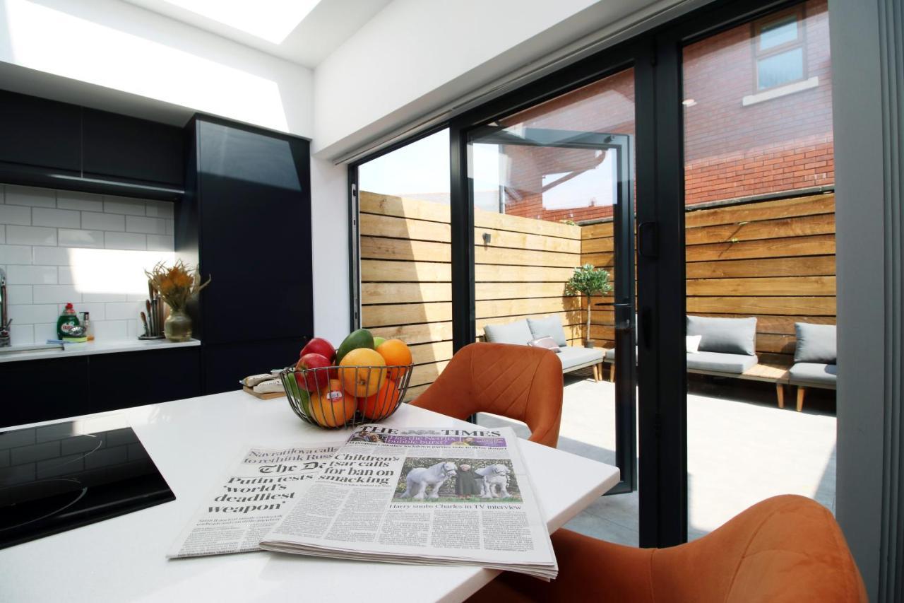 New Spacious 2 Bed Getaway - Private Courtyard! - Underfloor Heating Cardiff Kültér fotó