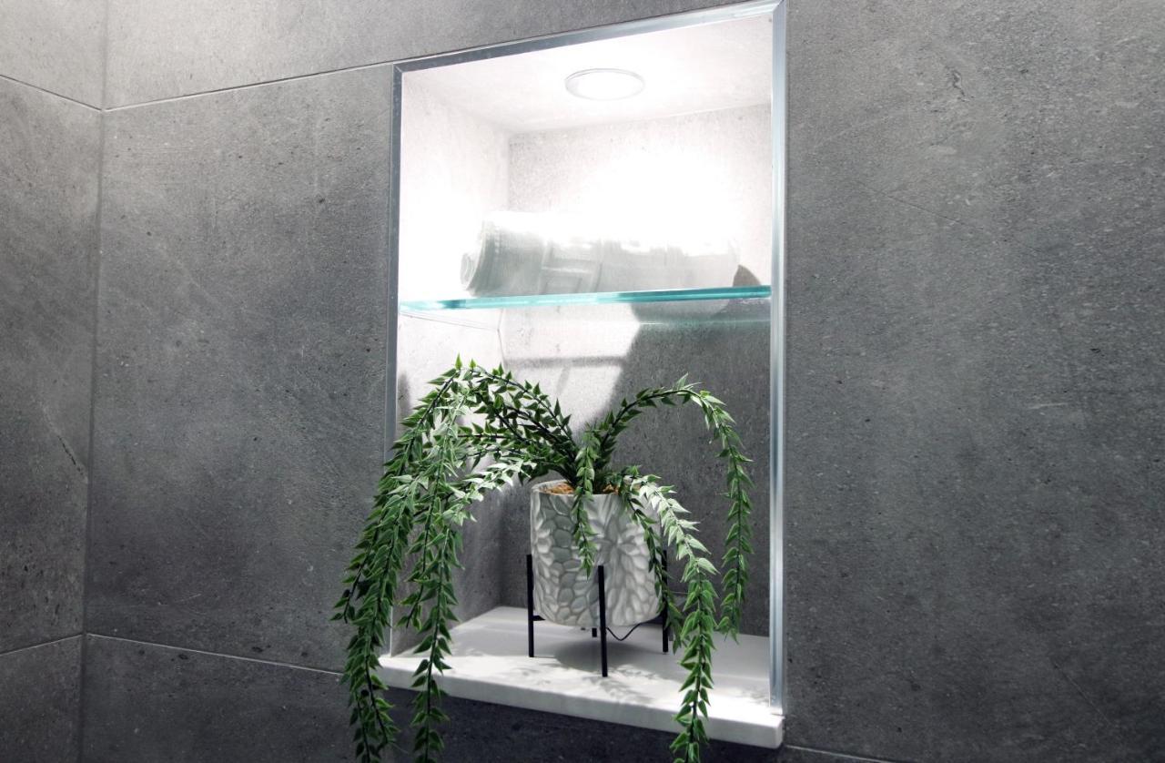 New Spacious 2 Bed Getaway - Private Courtyard! - Underfloor Heating Cardiff Kültér fotó