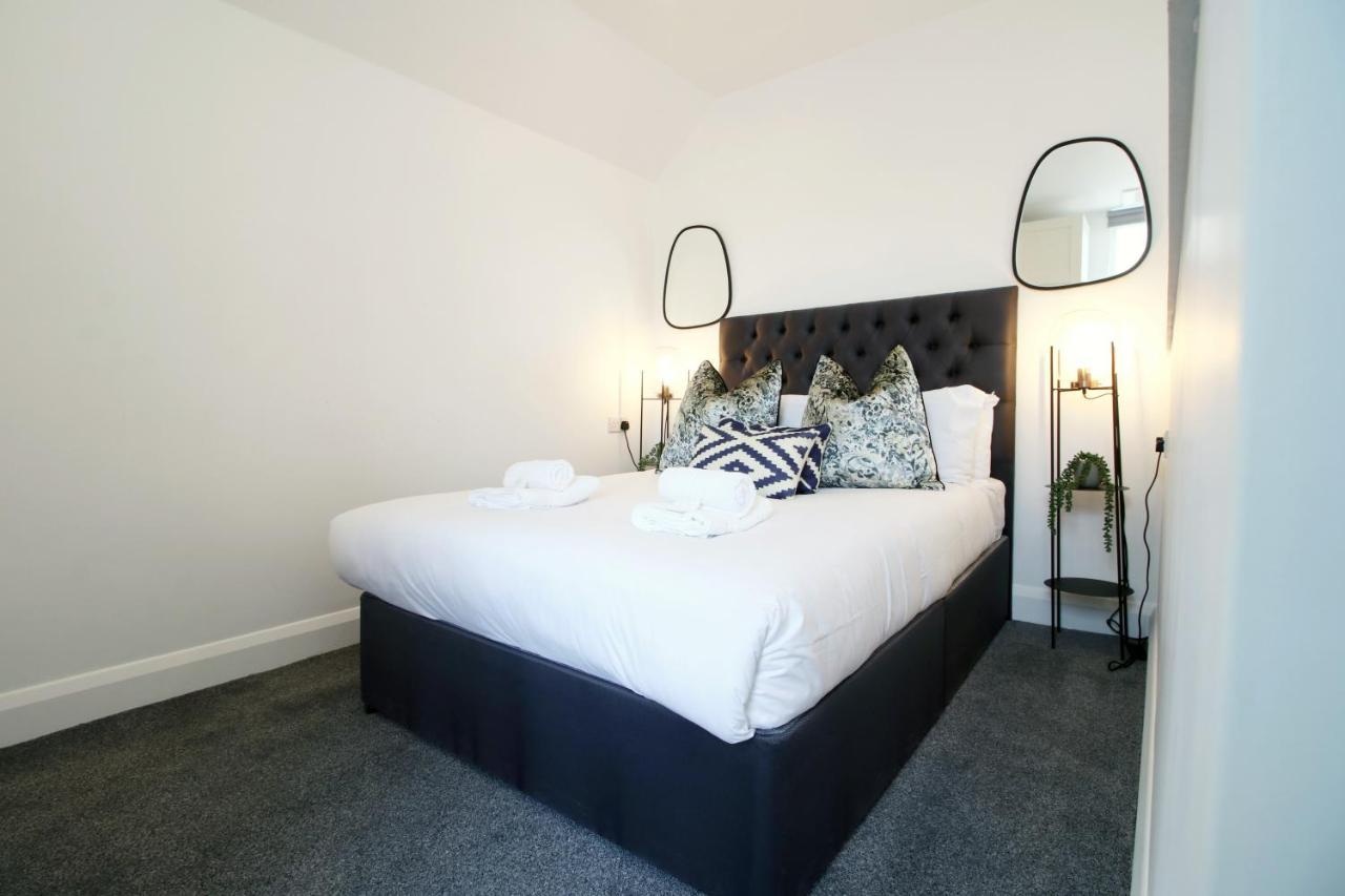 New Spacious 2 Bed Getaway - Private Courtyard! - Underfloor Heating Cardiff Kültér fotó