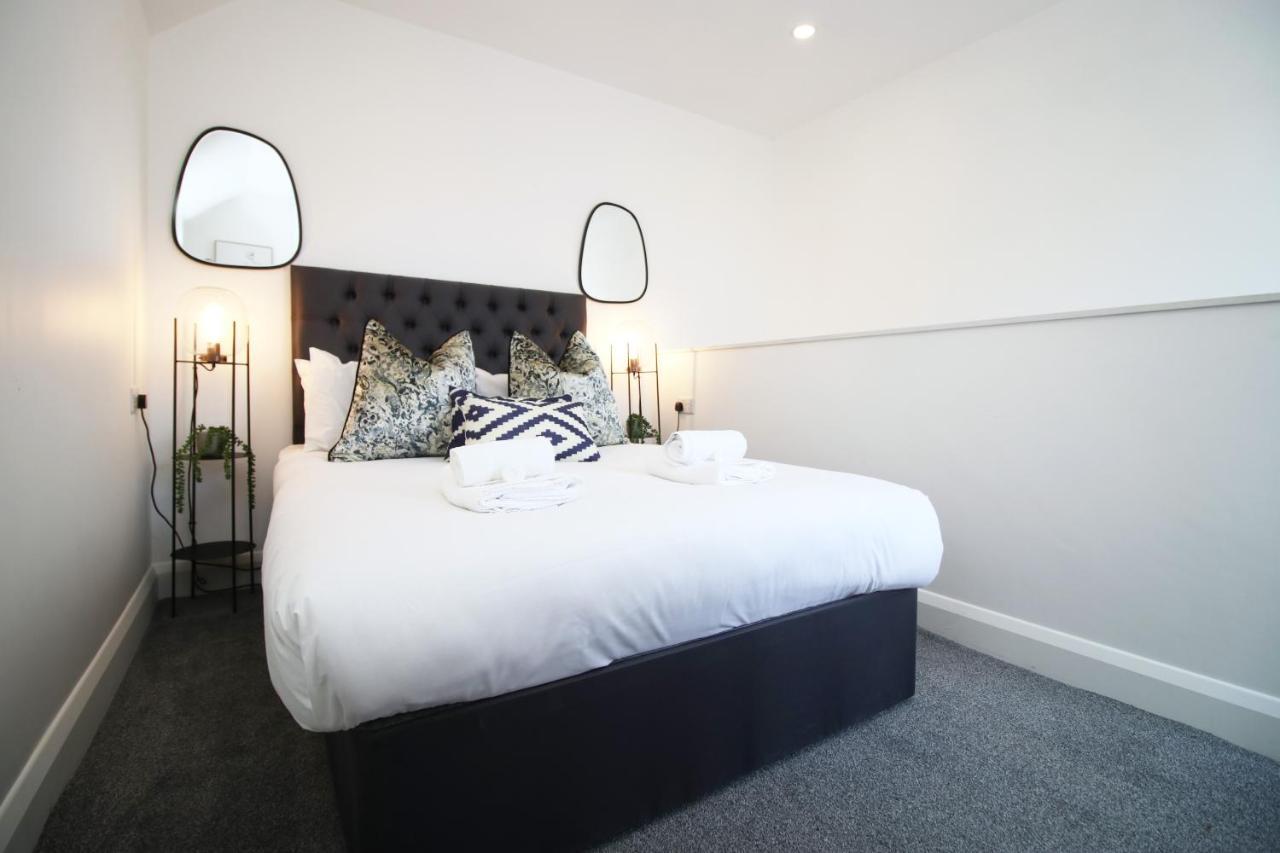 New Spacious 2 Bed Getaway - Private Courtyard! - Underfloor Heating Cardiff Kültér fotó