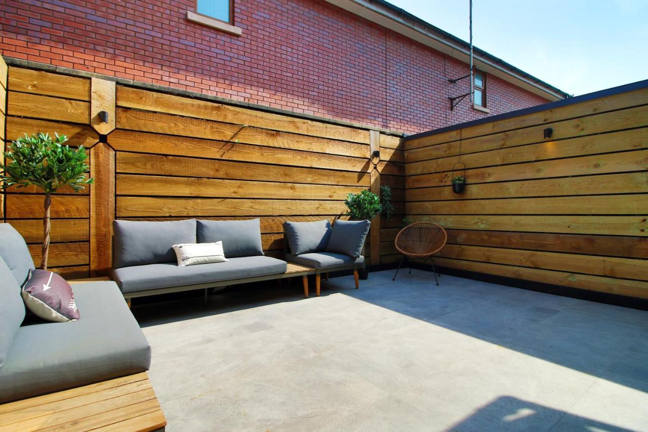New Spacious 2 Bed Getaway - Private Courtyard! - Underfloor Heating Cardiff Kültér fotó