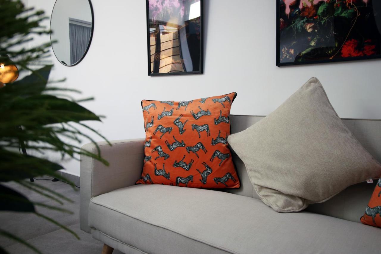New Spacious 2 Bed Getaway - Private Courtyard! - Underfloor Heating Cardiff Kültér fotó