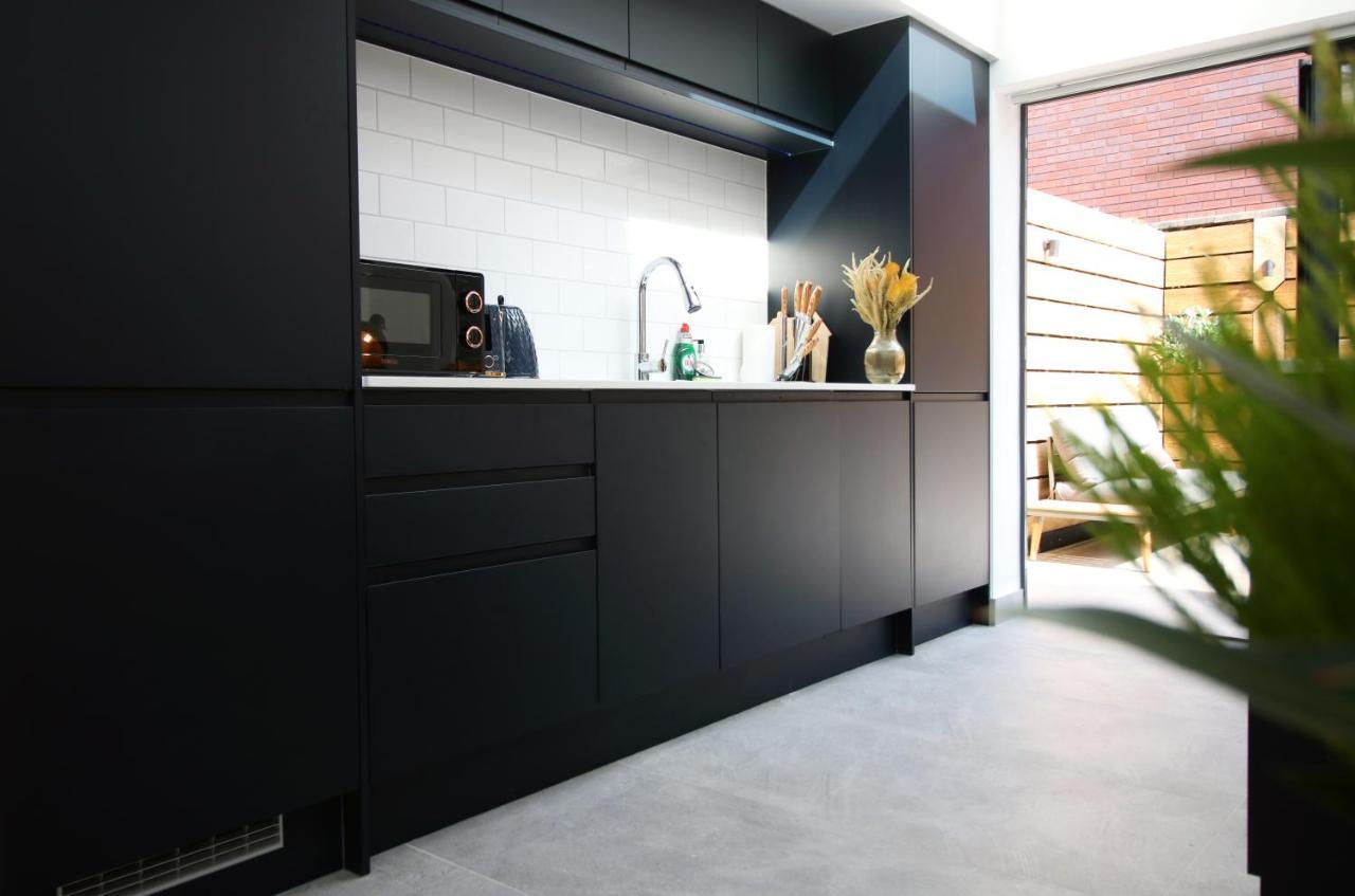 New Spacious 2 Bed Getaway - Private Courtyard! - Underfloor Heating Cardiff Kültér fotó