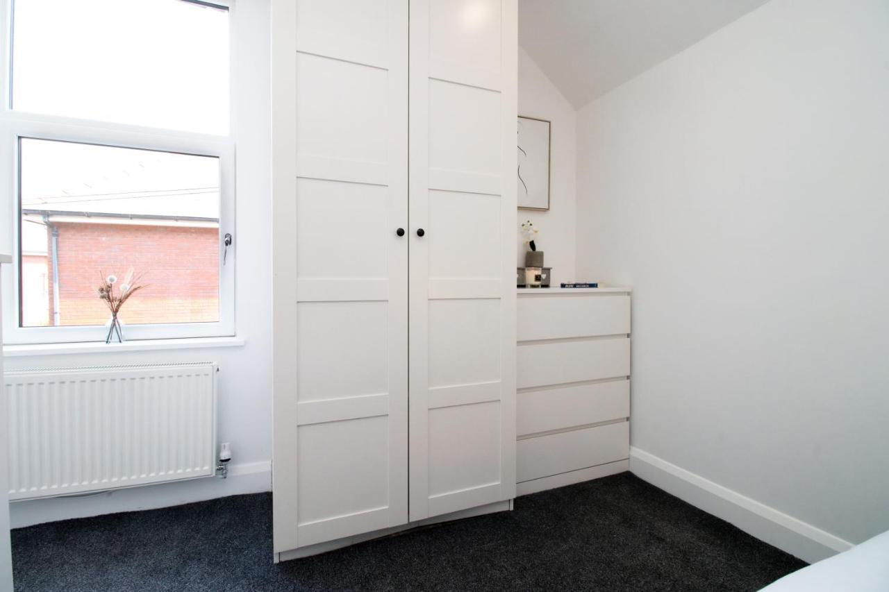 New Spacious 2 Bed Getaway - Private Courtyard! - Underfloor Heating Cardiff Kültér fotó