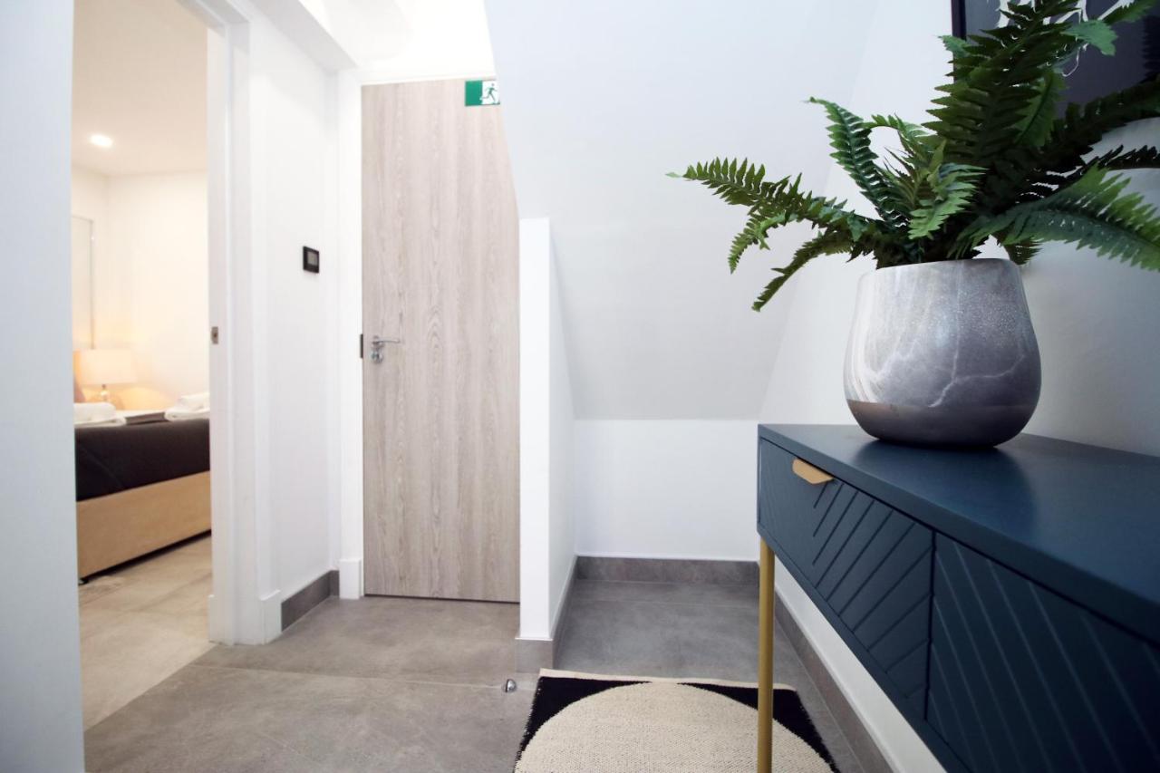 New Spacious 2 Bed Getaway - Private Courtyard! - Underfloor Heating Cardiff Kültér fotó