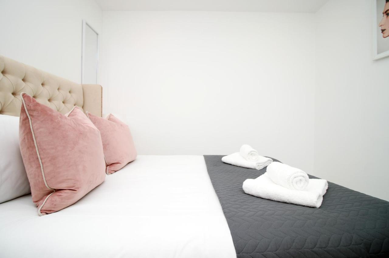 New Spacious 2 Bed Getaway - Private Courtyard! - Underfloor Heating Cardiff Kültér fotó