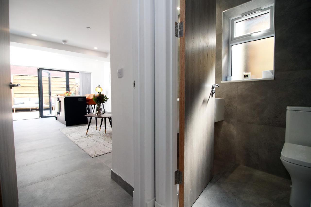 New Spacious 2 Bed Getaway - Private Courtyard! - Underfloor Heating Cardiff Kültér fotó