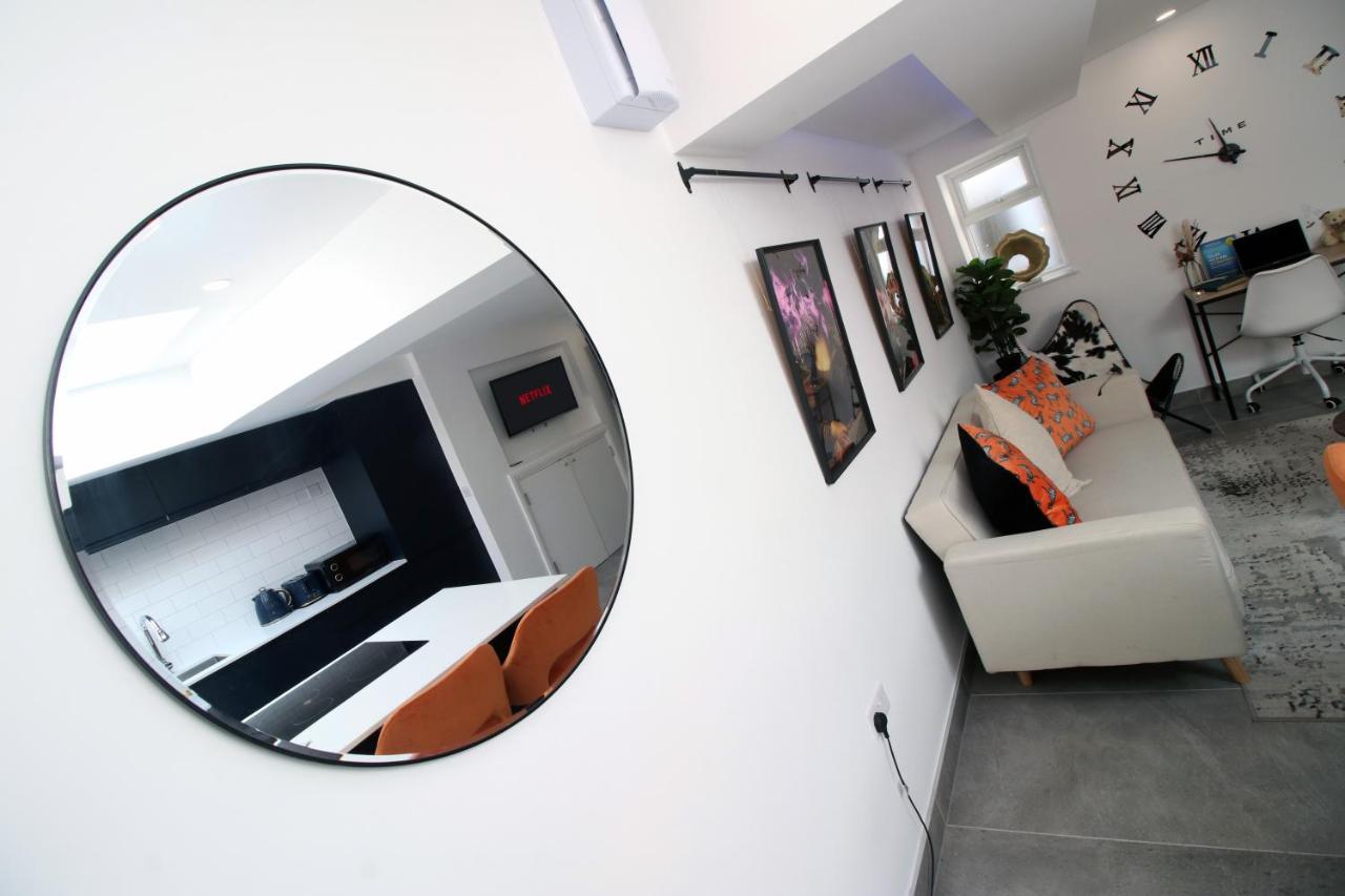 New Spacious 2 Bed Getaway - Private Courtyard! - Underfloor Heating Cardiff Kültér fotó