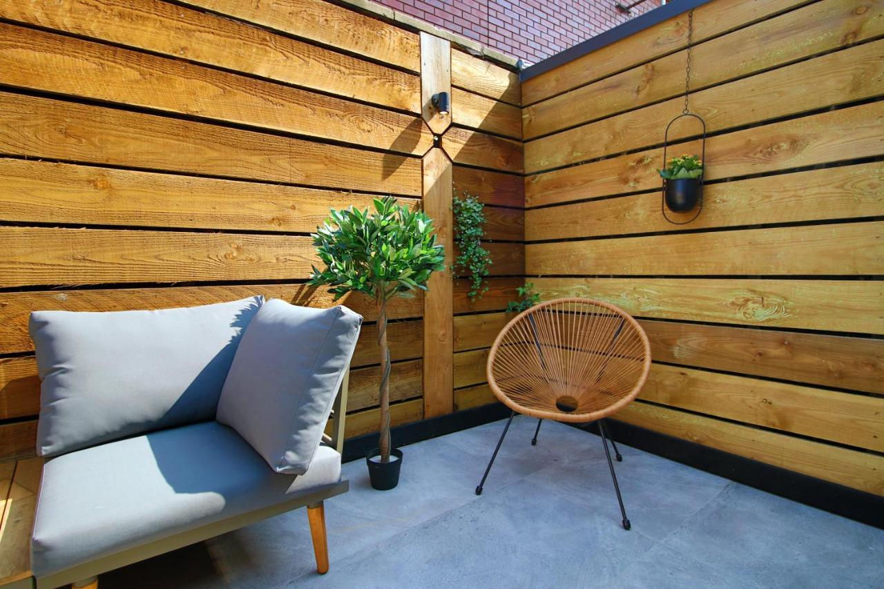 New Spacious 2 Bed Getaway - Private Courtyard! - Underfloor Heating Cardiff Kültér fotó