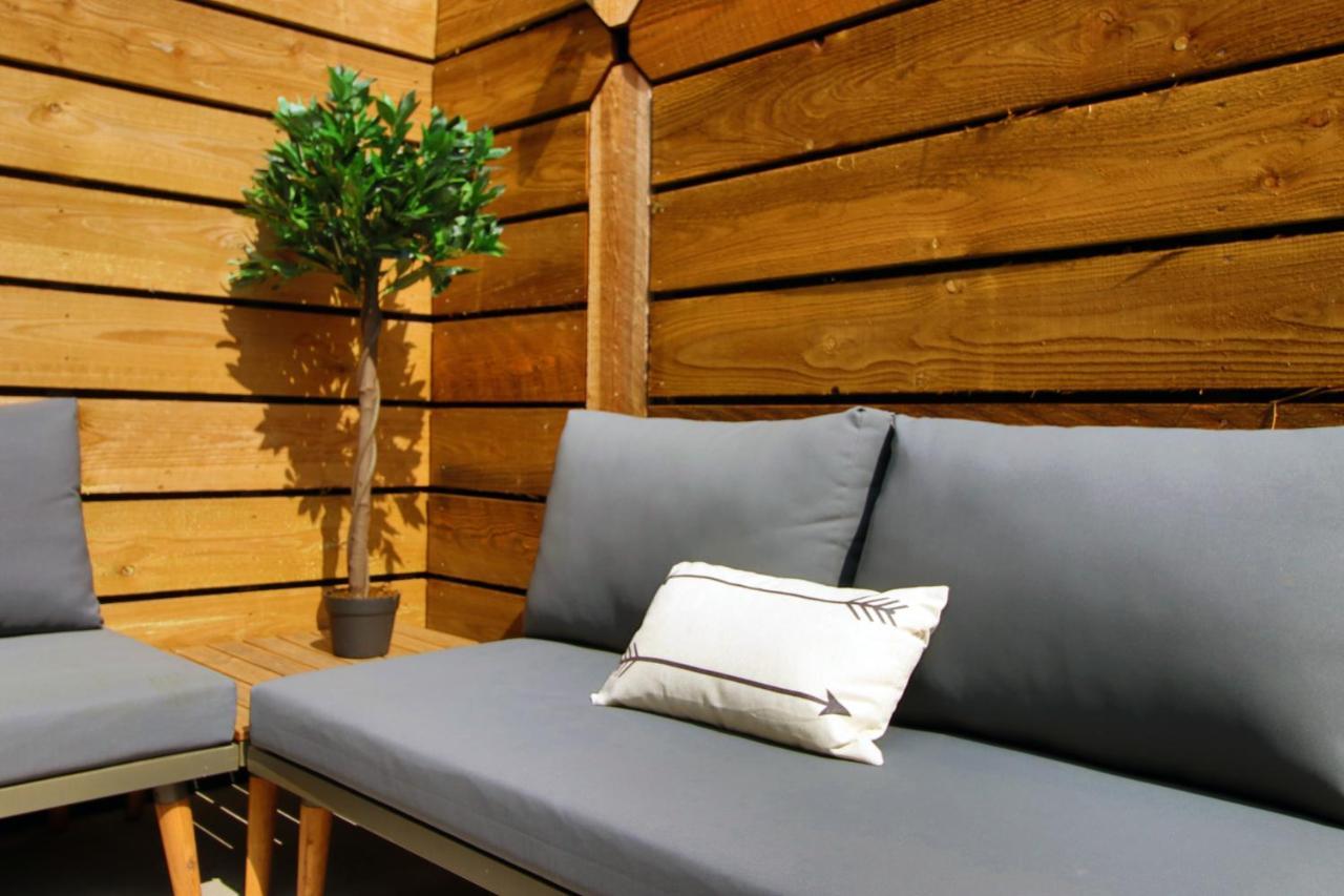 New Spacious 2 Bed Getaway - Private Courtyard! - Underfloor Heating Cardiff Kültér fotó